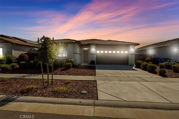 Attached, Exterior, Facade, Ranch