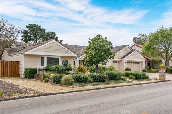 Attached, Exterior, Facade, Ranch