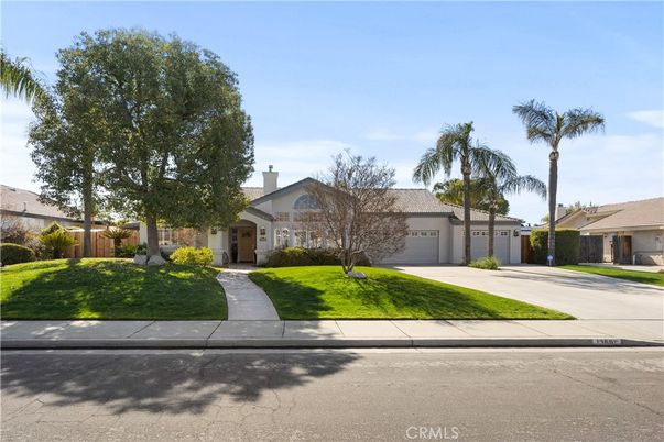 Attached, Exterior, Facade, Ranch