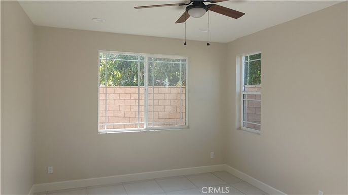 Empty room, Interior
