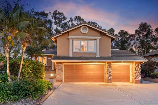 Attached, Exterior, Facade, Mediterranean