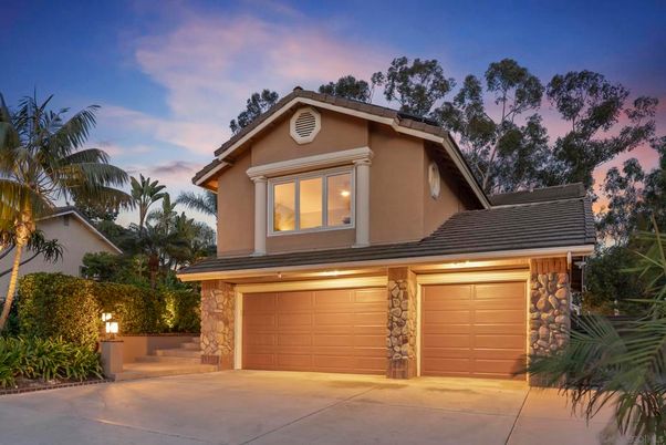 Attached, Exterior, Facade, Mediterranean