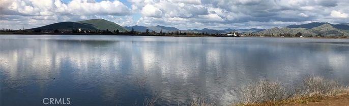 Exterior, Lake