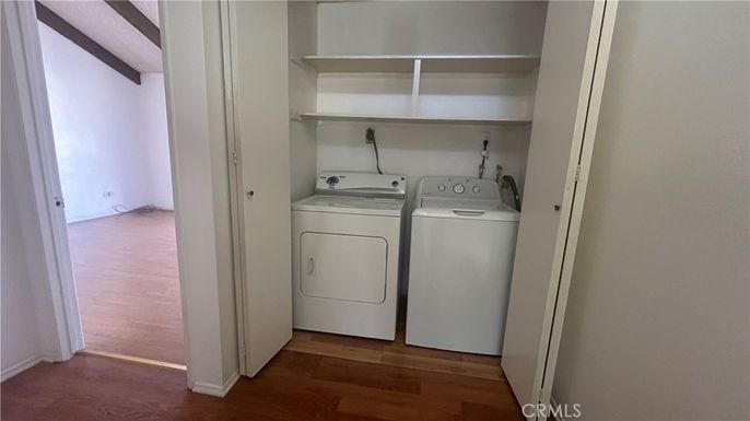Interior, Utility Closets, Washer, Wood Texture Flooring