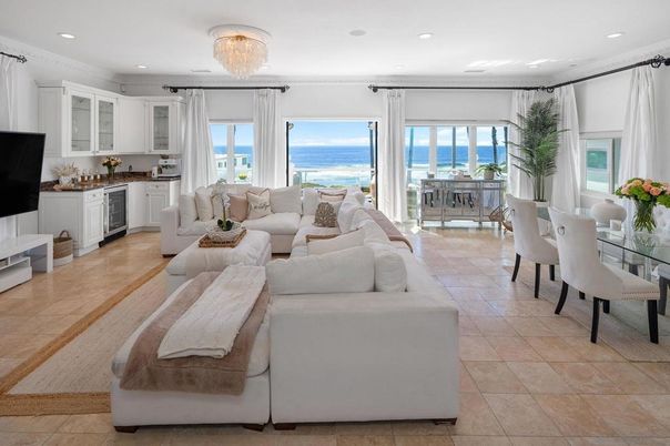Chandelier, Dining room, Interior, Living room, Recessed Lighting, Water