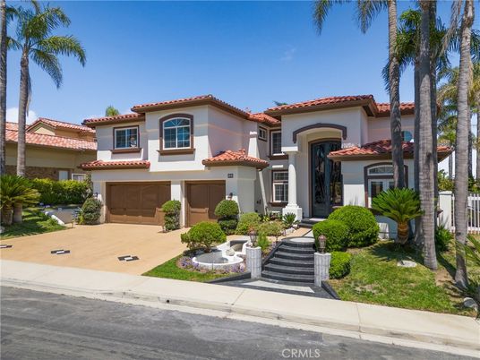 Attached, Exterior, Facade, Mediterranean