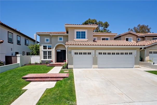 Attached, Exterior, Facade, Mediterranean