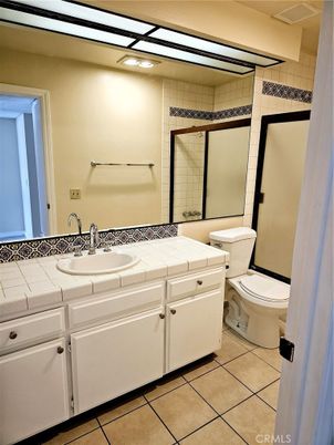 Bathroom, Interior, Tile Countertops