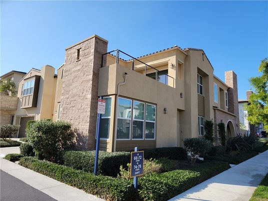 Exterior, Facade, Modern