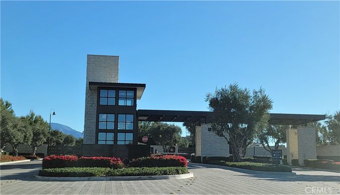 Exterior, Facade, Modern