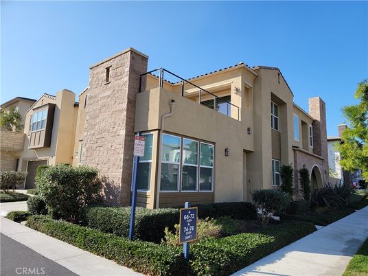 Exterior, Facade, Modern