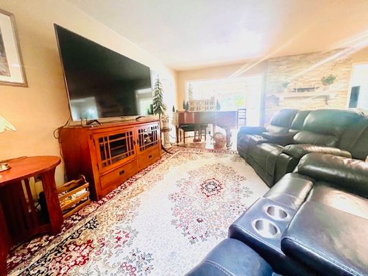 Interior, Living room, Piano