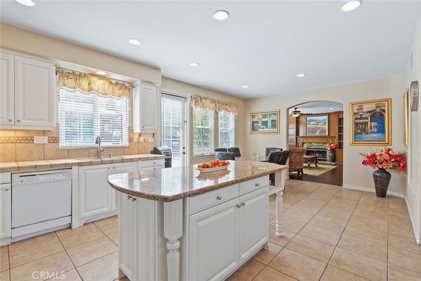 Fireplace, Interior, Kitchen, Recessed Lighting