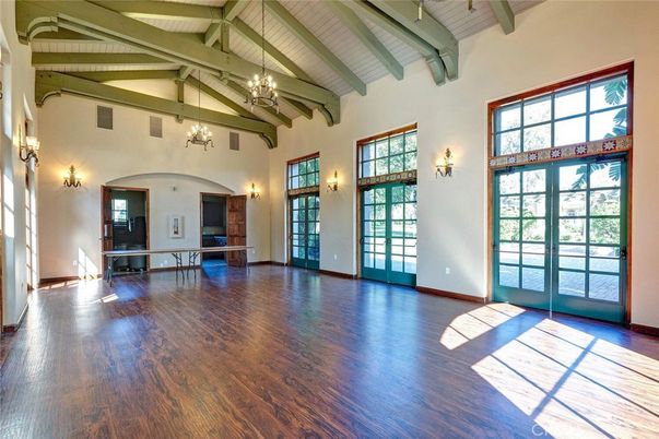 Chandelier, Empty room, Interior, Pendant Lights, Wooden Beams, Wood Texture Flooring