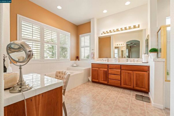 Bathroom, Dual Sink Vanities, Interior, Recessed Lighting
