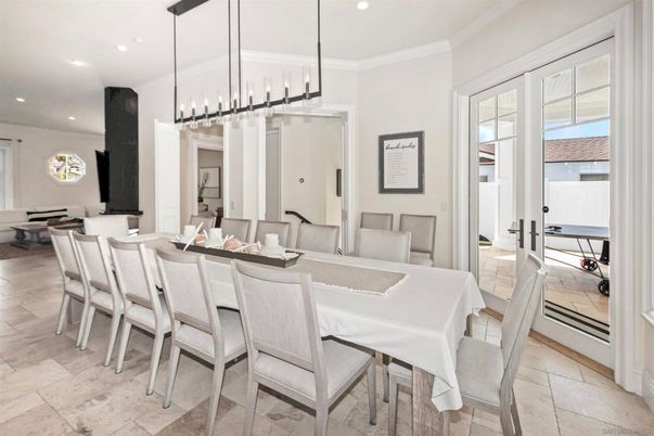 Dining room, Interior, Pendant Lights, Recessed Lighting