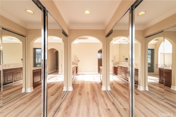 Bathroom, Interior, Recessed Lighting, Wood Texture Flooring