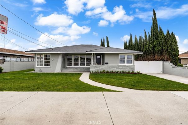 Backyard, Exterior, Facade, Ranch