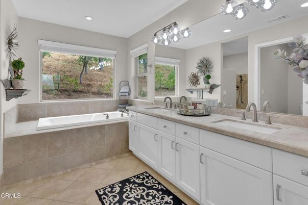 Bathroom, Dual Sink Vanities, Interior, Recessed Lighting