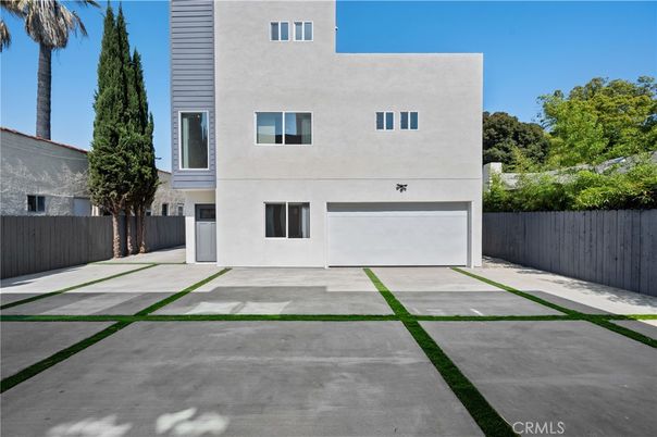 Attached, Exterior, Facade, Modern