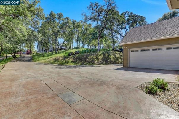 Backyard, Detached Garage, Exterior