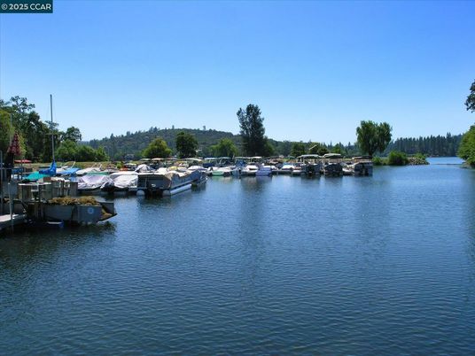 Exterior, Lake