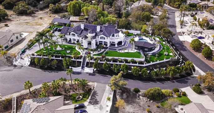 Exterior, Drone