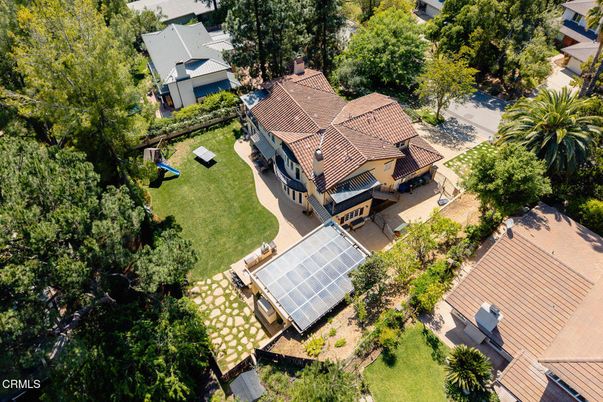 Exterior, Drone