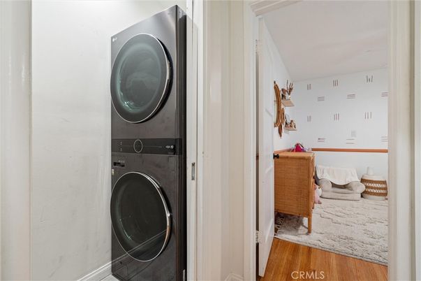 Interior, Utility Closets, Washer, Wood Texture Flooring