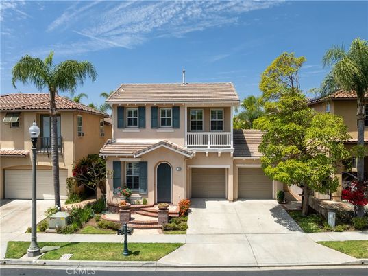 Attached, Exterior, Facade, Mediterranean