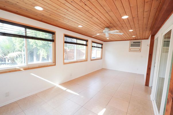 Empty room, Interior, Recessed Lighting, Wooden Ceilings