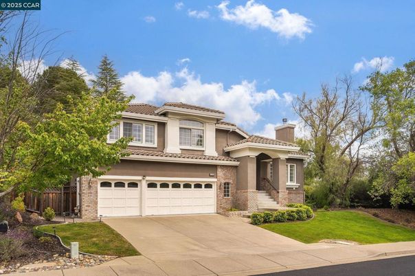 Attached, Exterior, Facade, Mediterranean