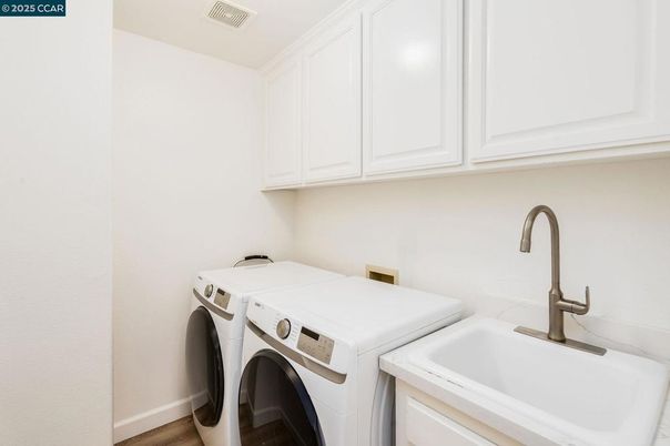 Interior, Washer, Wood Texture Flooring