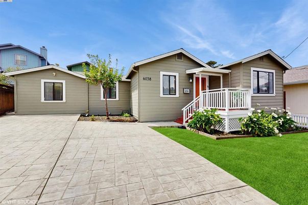 Exterior, Facade, American Craftsman