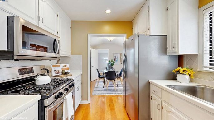 Dining room, Interior, Kitchen, Recessed Lighting, Wood Texture Flooring