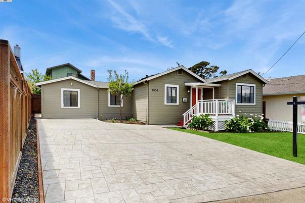 Backyard, Exterior, Facade, Ranch