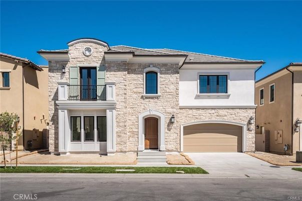 Attached, Exterior, Facade, Mediterranean