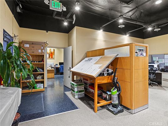 Home Office, Interior