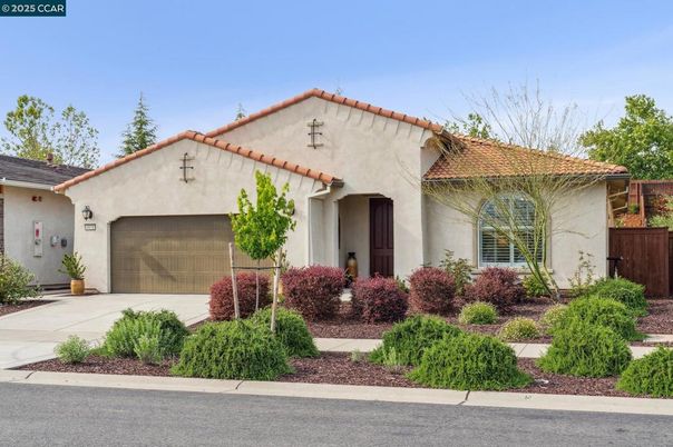 Attached, Exterior, Facade, Spanish Mediterranean