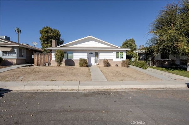 Exterior, Facade, Ranch