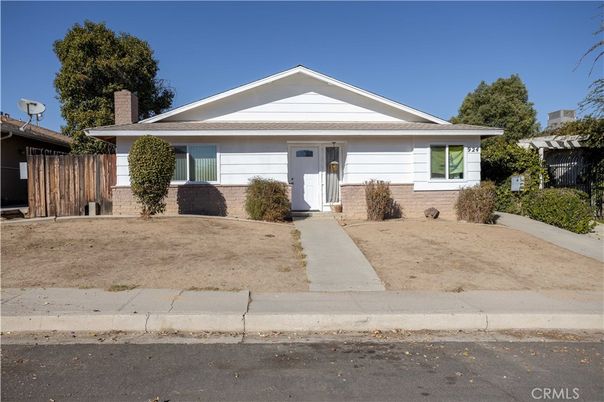 Exterior, Facade, Ranch