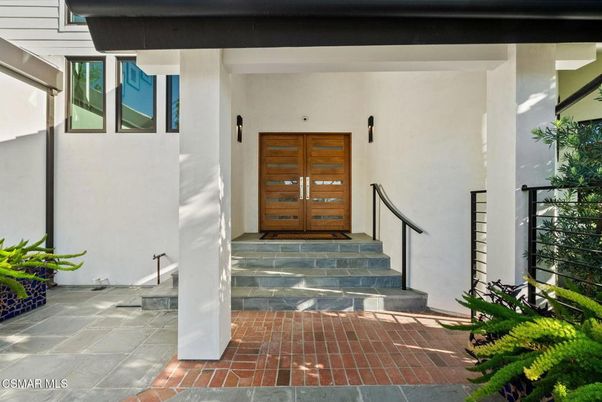 Exterior, Facade, Mediterranean