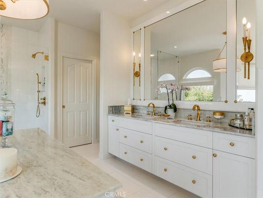 Bathroom, Dual Sink Vanities, Interior, Recessed Lighting