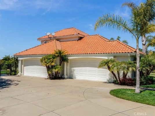 Attached, Exterior, Facade, Mediterranean