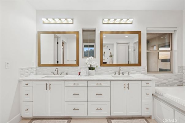 Bathroom, Dual Sink Vanities, Interior