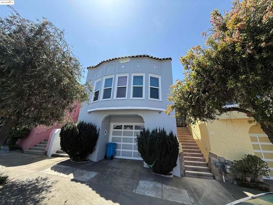 Attached, Exterior, Facade, Mediterranean