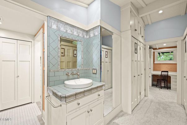 Bathroom, Interior, Recessed Lighting, Tile Countertops