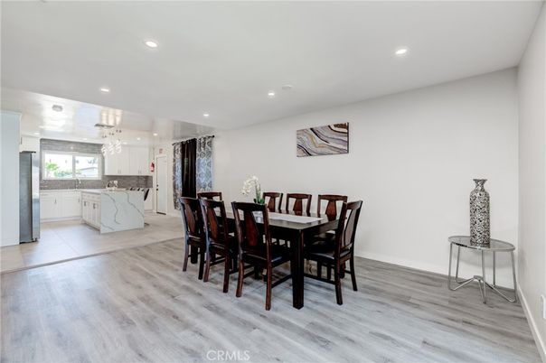 Chandelier, Dining room, Interior, Kitchen, Recessed Lighting, Wood Texture Flooring