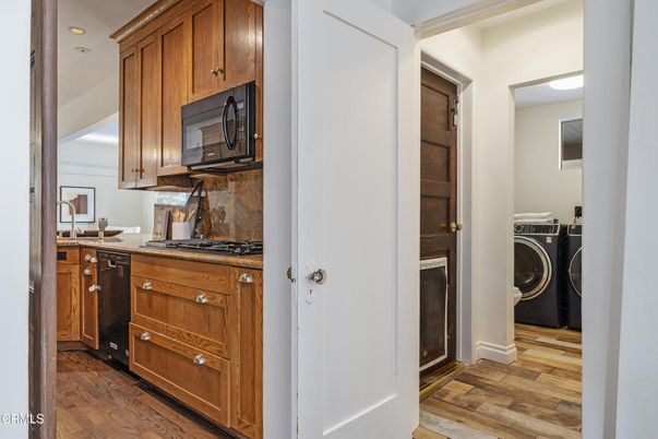 Interior, Kitchen, Recessed Lighting, Washer, Wood Texture Flooring