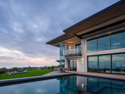 Exterior, Facade, Pool, Modern